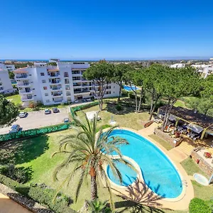 superbe-t2-with-ocean-view-vilamoura.hotelaalgarve.com/